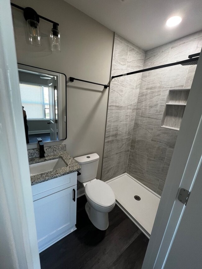 Building Photo - 1218 House St