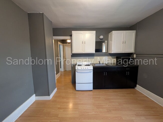 Building Photo - FOR LEASE | Riverview | 1 Bed, 1 Bath Garage Apartment