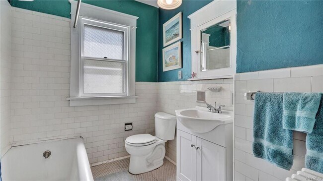 Building Photo - 59 Crestwood Ave