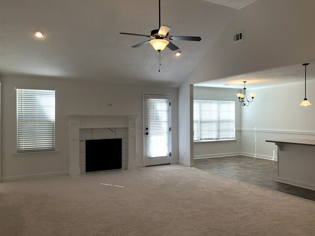 Building Photo - 807 Goodale Dr