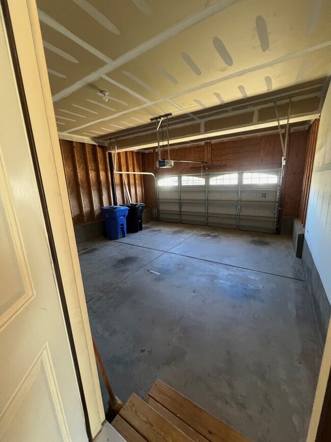 Building Photo - Coming Soon – Available November 1st! Spacious 4-Bedroom Home