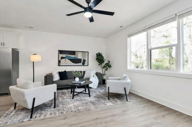 Building Photo - 206 Nelson Ave