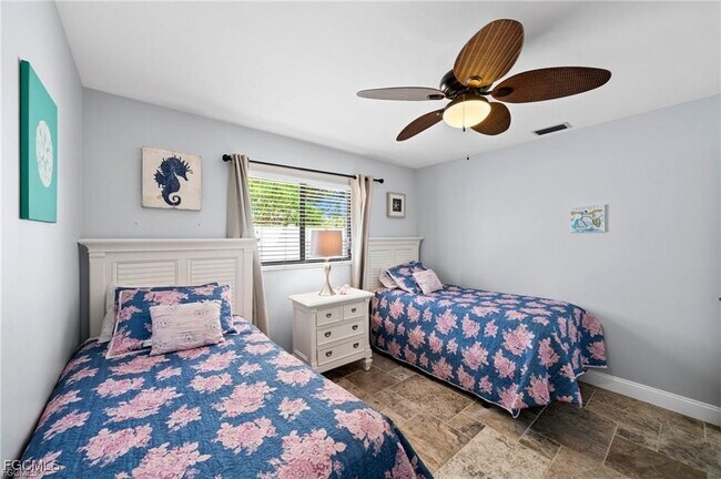 Building Photo - 521 102nd Ave N