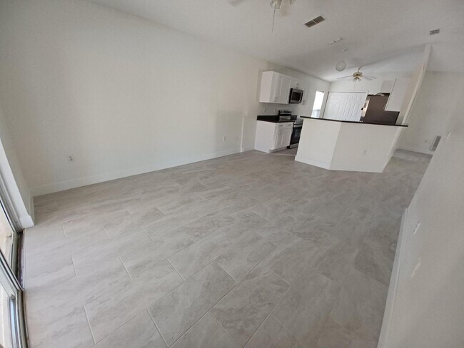 Building Photo - 1125 White Oak Cir