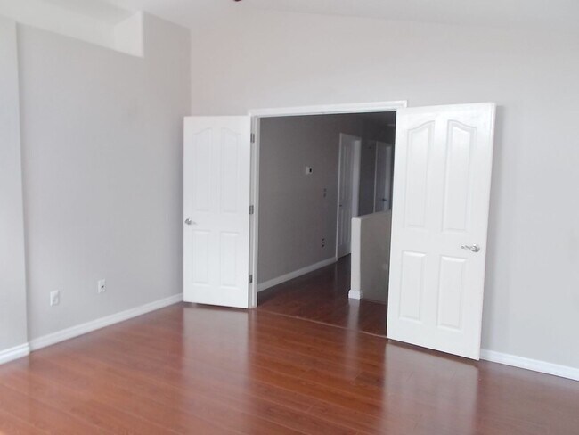 Building Photo - Spacious 4-Bedroom Home with Pool & 3-Car ...