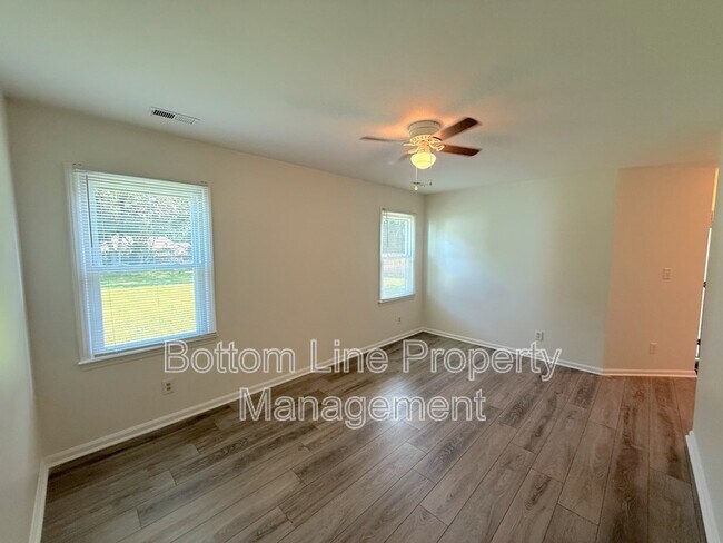 Building Photo - 4013 Inglehurst Dr