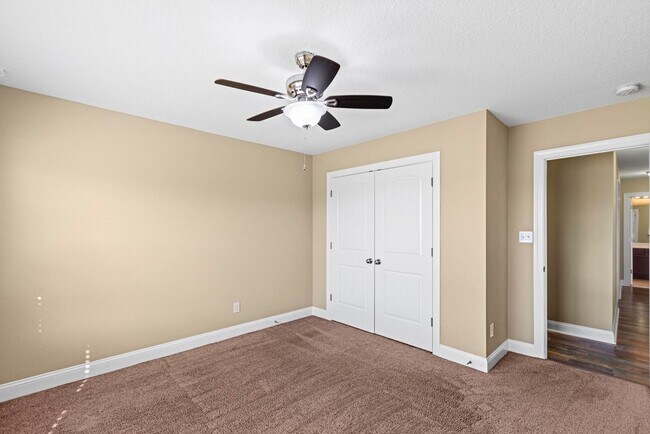 Building Photo - Large 5 bedroom home- don't miss this one!