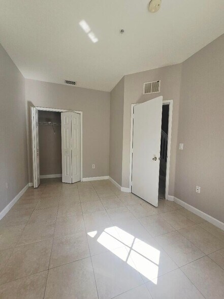 Building Photo - 3803 Shoma Dr