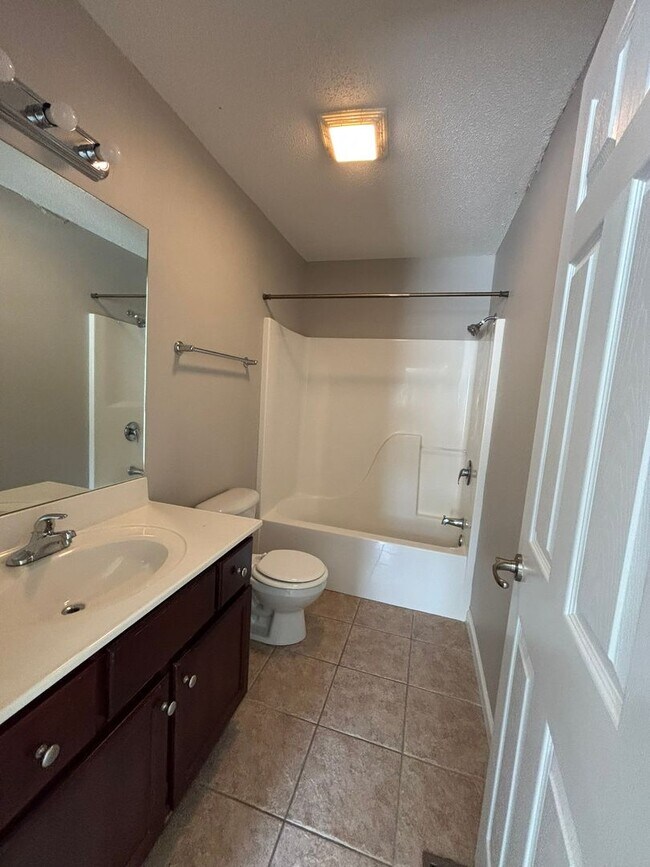 Building Photo - BEAUTIFUL 2 bed/2.5 bath condo in Jonesbor...