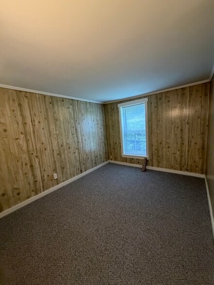 Building Photo - 14 Maple Ave