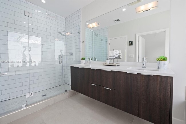 Building Photo - 5735 SW 35th St