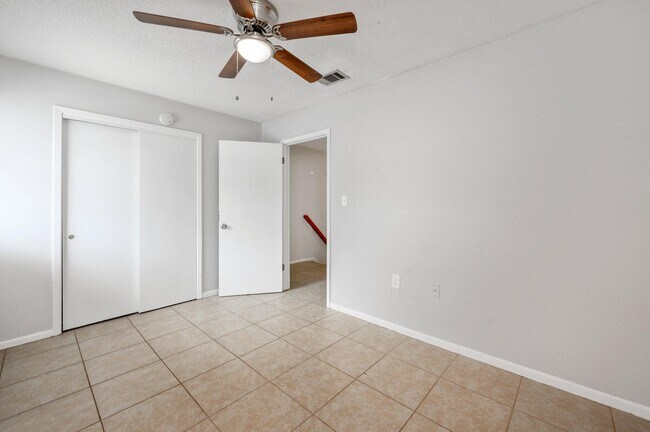 Building Photo - 152 Scottwood Dr SE