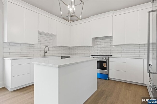 Building Photo - 445 Ramapo Valley Rd