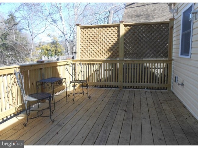 Building Photo - 2349 Woodland Rd