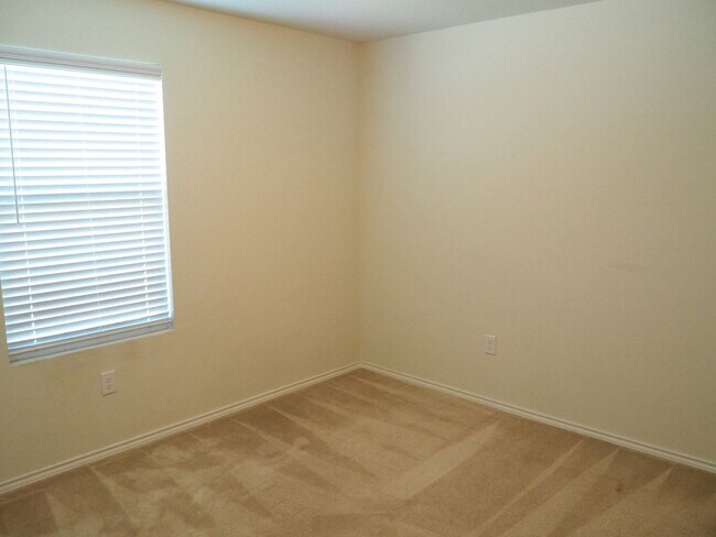 Building Photo - 3 Bed 2 Bath in Providence Village