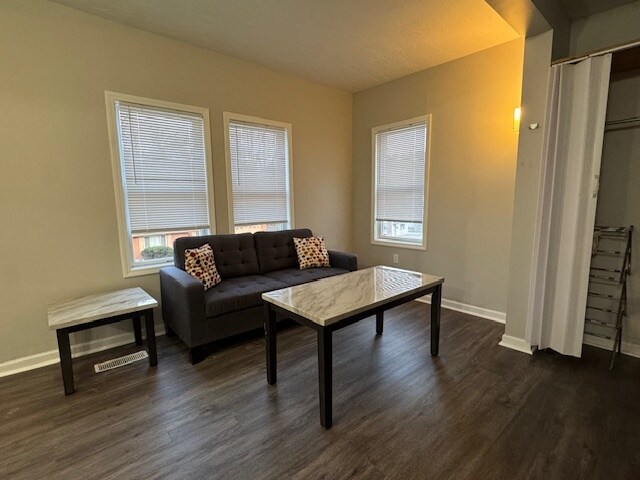 Furnished unit - 2259 Potomac Ave