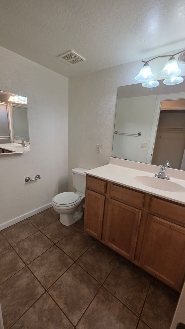 Building Photo - Take in mountain and desert views! First-level, two-bedroom, two-bath corner unit in Moonrise at ...