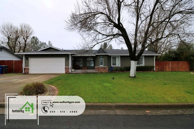 Building Photo - 705 Country Oak Dr