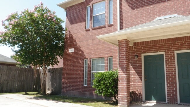 Building Photo - 3/3 WITH GREAT PRIVACY FENCED BACK YARD FOR YOUR FURRY FRIEND