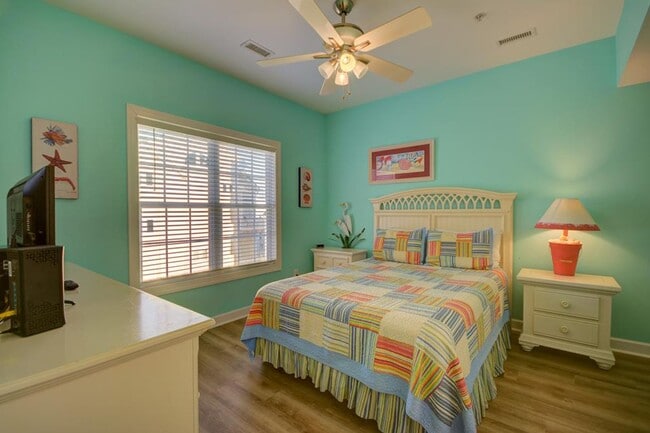 Building Photo - 5BR, 4BA Townhome - Pet Friendly with Beach Views *SEASONAL RENTAL*