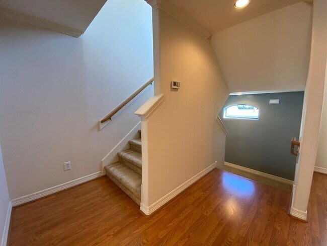 Building Photo - Beautifully maintained 3-bedroom, 3.5-bath townhome