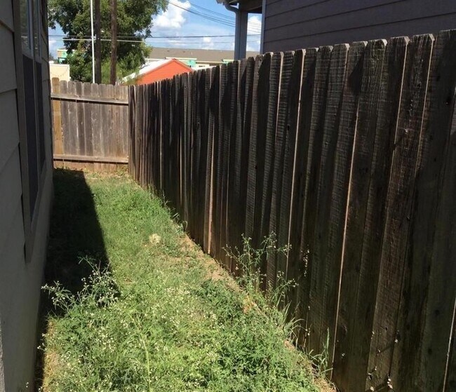 Building Photo - 1814 Ulit Ave