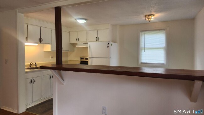 Building Photo - 14 White Oak Rd