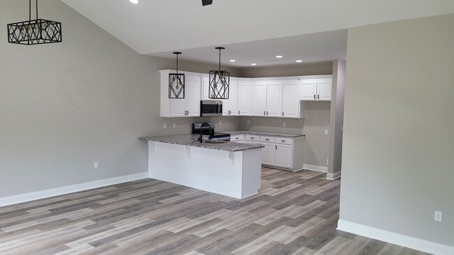 Building Photo - FULLY FURNISHED DUPLEX! 3BED 2BATH! ~ AVAL...