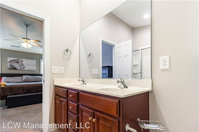 Building Photo - 5093 Wyngate Village Dr
