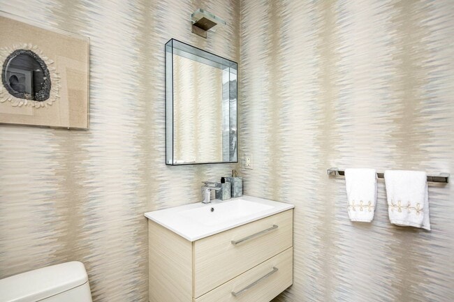 Building Photo - 48 Woodthrush Ln