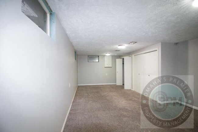 Building Photo - Beautiful and Spacious 3 Bedroom / 2 Bath ...