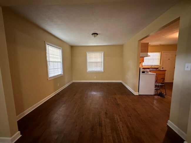 Building Photo - 610 Martin St