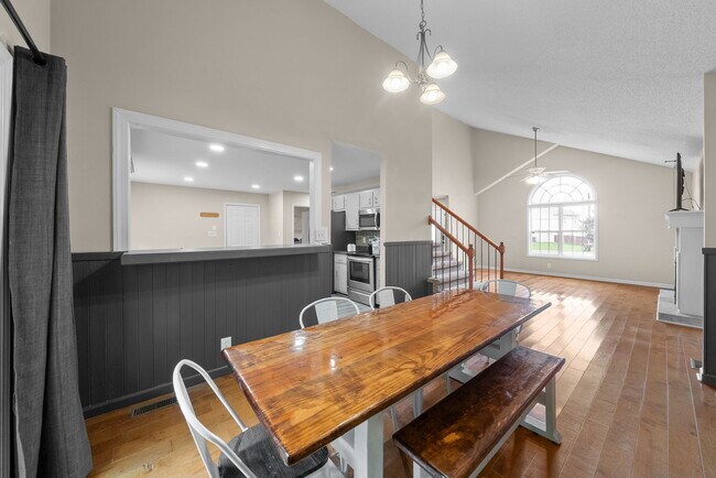 Building Photo - 1333 Abigail Ct