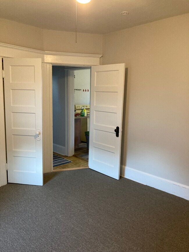 bedroom - 45 Holbrook St