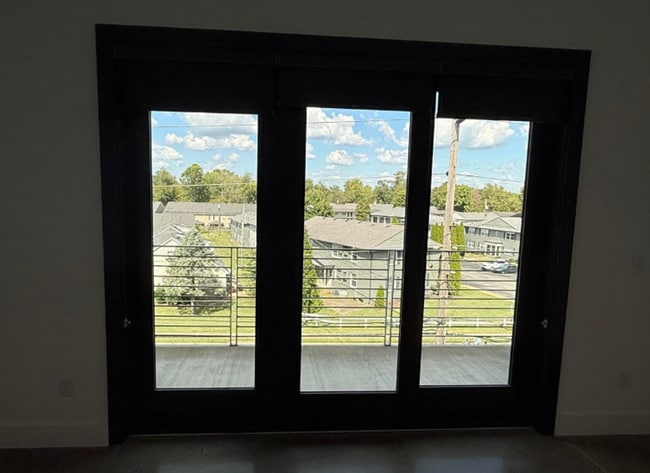 Building Photo - The Icon - Suite 305