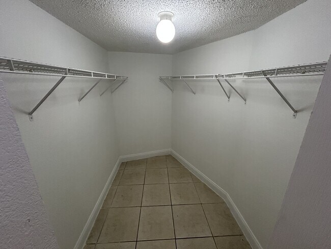 Building Photo - 4205 N University Dr