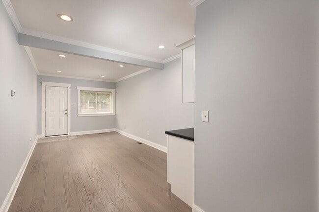 Building Photo - 917 Binney St