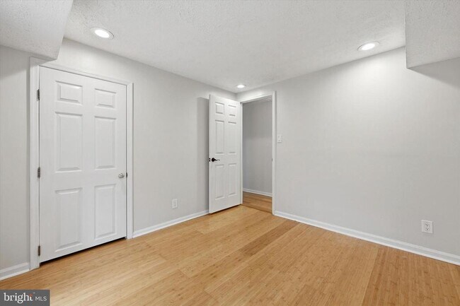Building Photo - 100 Kenwood Dr