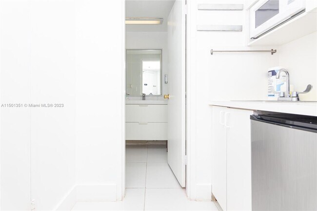 Building Photo - 5445 Collins Ave