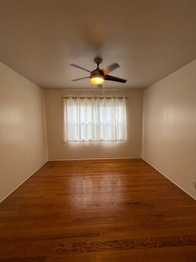 Building Photo - 1147 Van Buren Ave