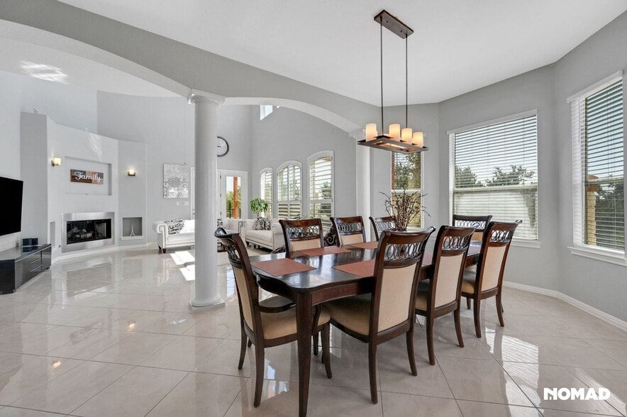 Building Photo - 1015 La Cantera