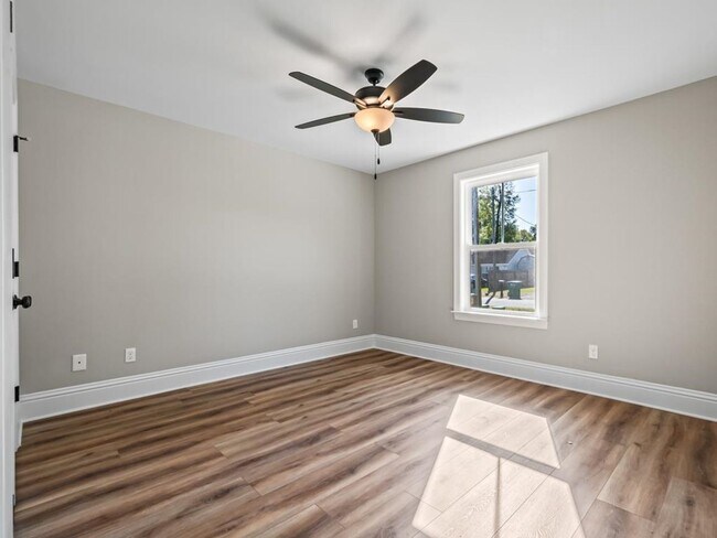 Building Photo - Spooktacular 3 Bedroom Available in Wakull...