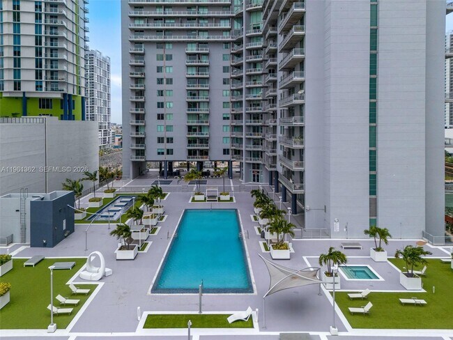 Building Photo - 690 SW 1st Ct