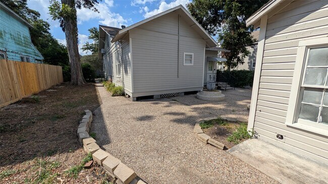 Building Photo - 412 Cordell St
