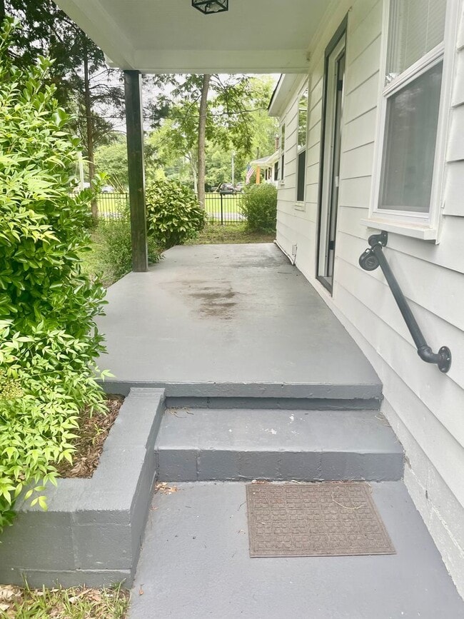 Building Photo - Welcome to this Beautiful Newly Renovated ...