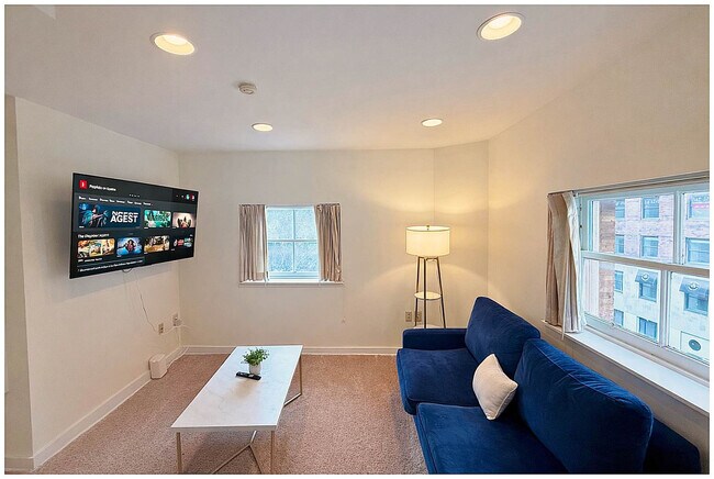 Building Photo - 250 S 17th St