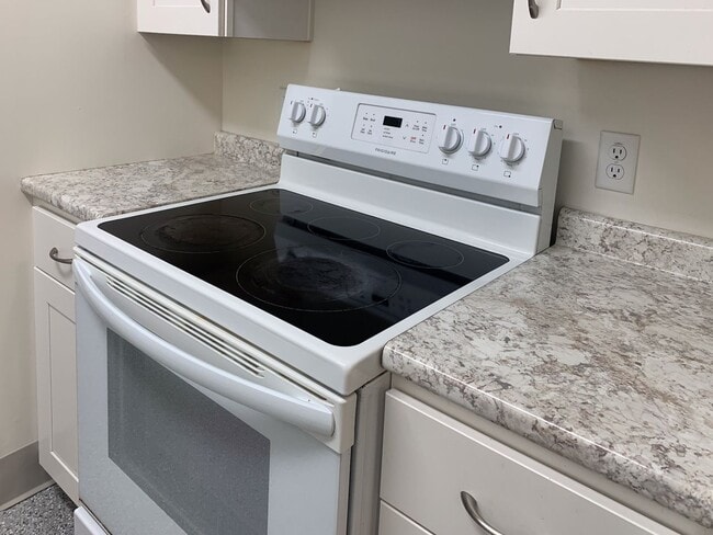 Building Photo - Spacious 3-Bedroom Apartment Near UVM with Private Entrance & Parking