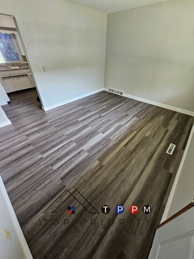 Building Photo - 211 Fereday Ct