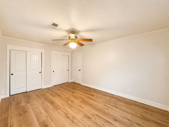 Building Photo - 6859 Roxbury Rd