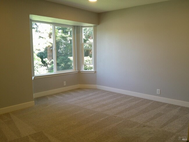 Building Photo - 785 Dogwood Cir